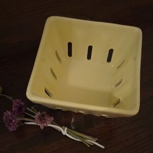 PaleYellow Ceramic Berry Basket